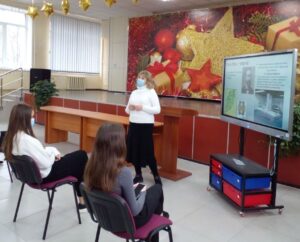 December 6, 2021  As part of the cooperation of the National University of Pharmacy with secondary schools with the assistance of the Department of PММ in Kharkiv Gymnasium № 82 a meeting of high school students with university teachers took place