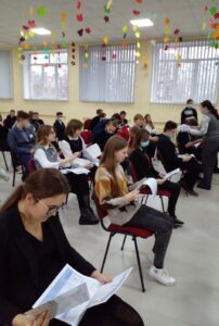 December 6, 2021  As part of the cooperation of the National University of Pharmacy with secondary schools with the assistance of the Department of PММ in Kharkiv Gymnasium № 82 a meeting of high school students with university teachers took place